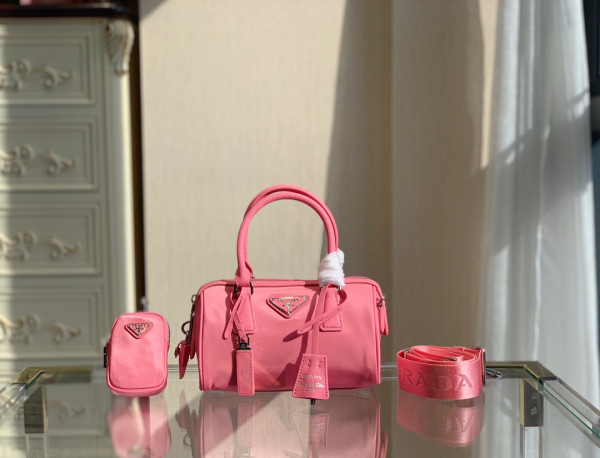 Pra*a re-edition 2005 nylon bag