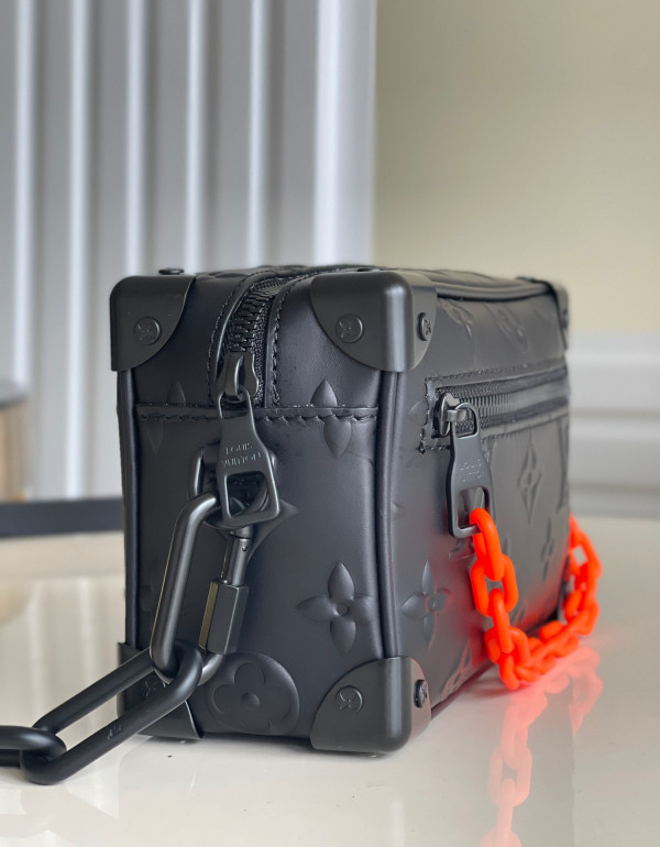 l0*is V*t0n mini soft trunk