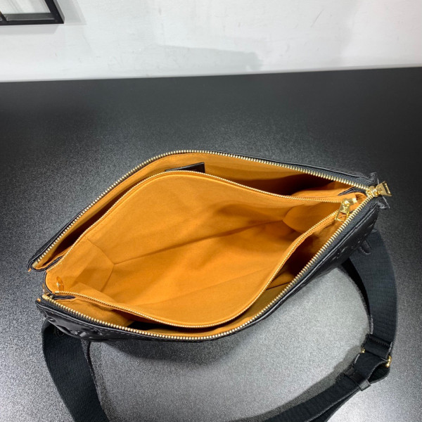 l0*is V*t0n coussin mm