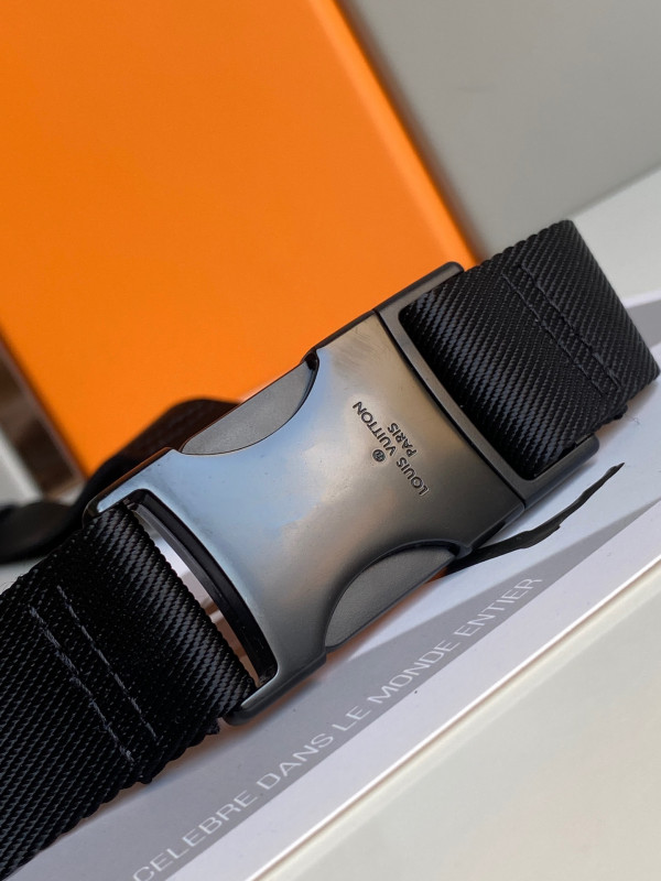 l0*is V*t0n christopher bumbag