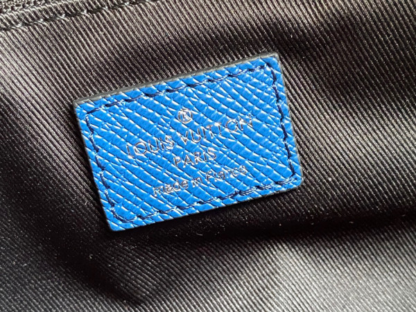 l0*is V*t0n dopp kit toilet pouch