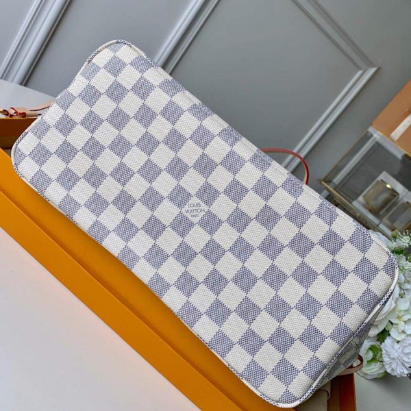 l0*is V*t0n neverfull mm