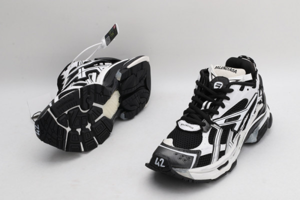 Ba*len*cia*ga runner sneaker