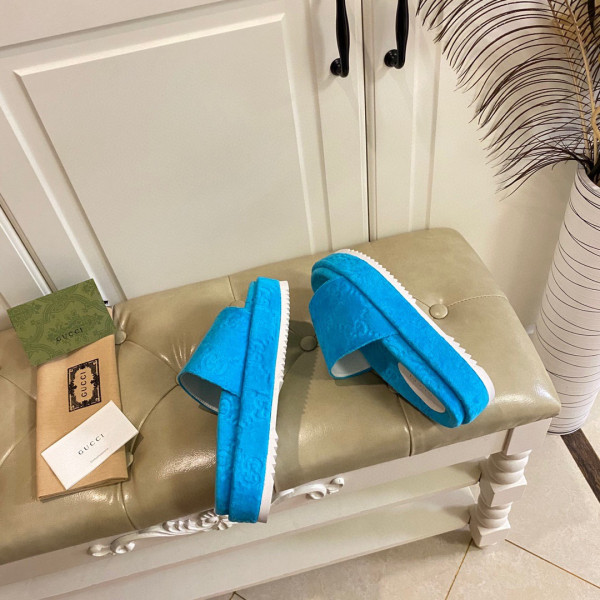 G*u*i gg platform sandal