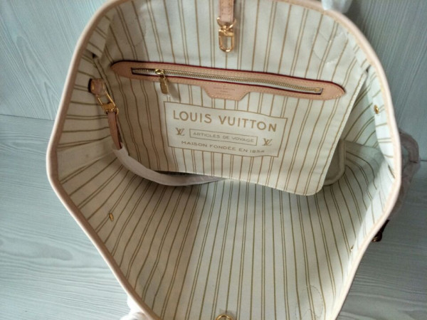 l0*is V*t0n neverfull mm