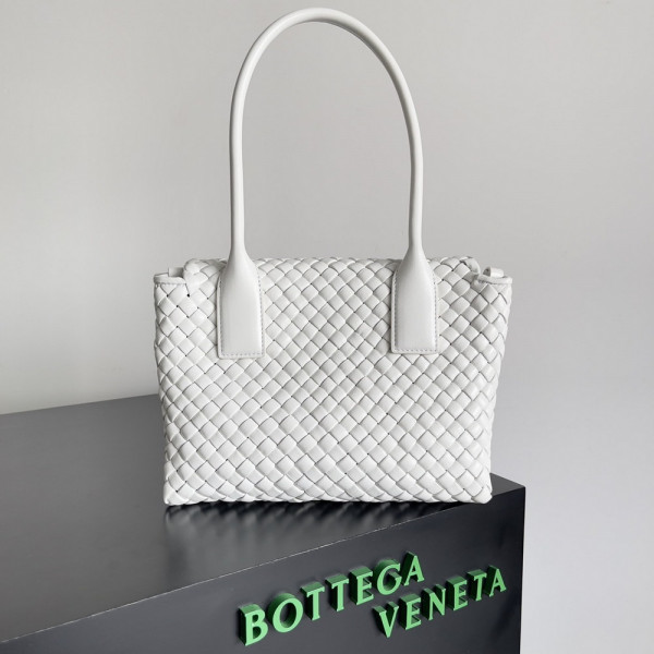 bo*te*ga Ve*ne*ta patti top handle bag