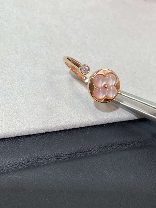 l0*is V*t0n earrings