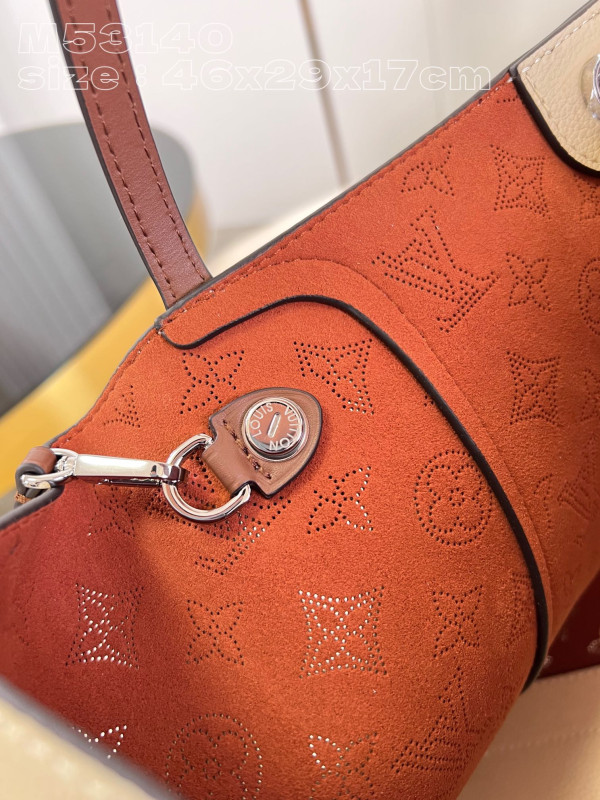 l0*is V*t0n hina-46 x 29.5 x 17cm