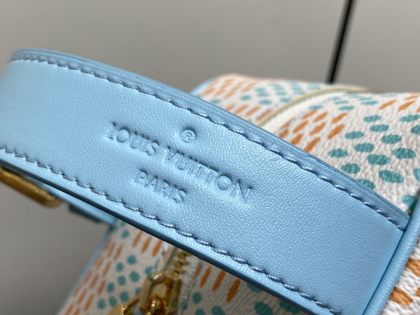 l0*is V*t0n locker dopp kit bag-23*13*12cm