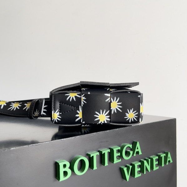 bo*te*ga Ve*ne*ta cassette-23*15*5cm