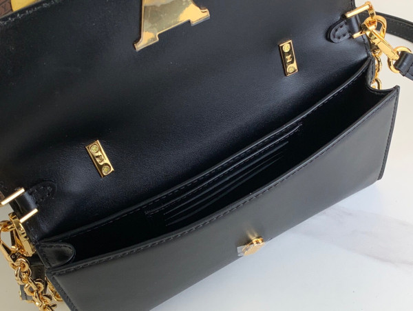 l0*is V*t0n wallet on chain capucines