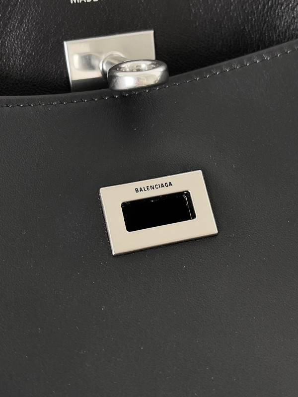 Ba*len*cia*ga bel air small shoulder bag