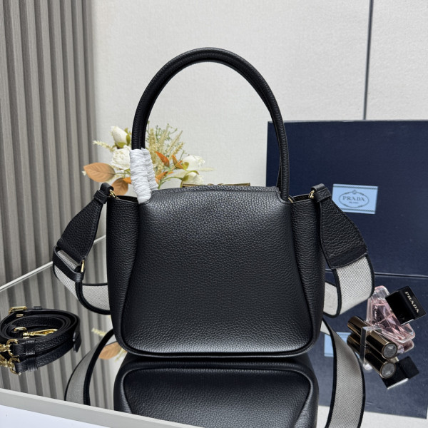 Pra*a small leather bag - 23*21*10cm