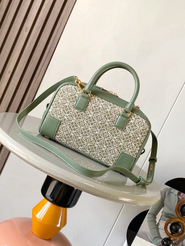 L0ew* amazona 23 bag in soft grained calfskin - 23*10*15cm